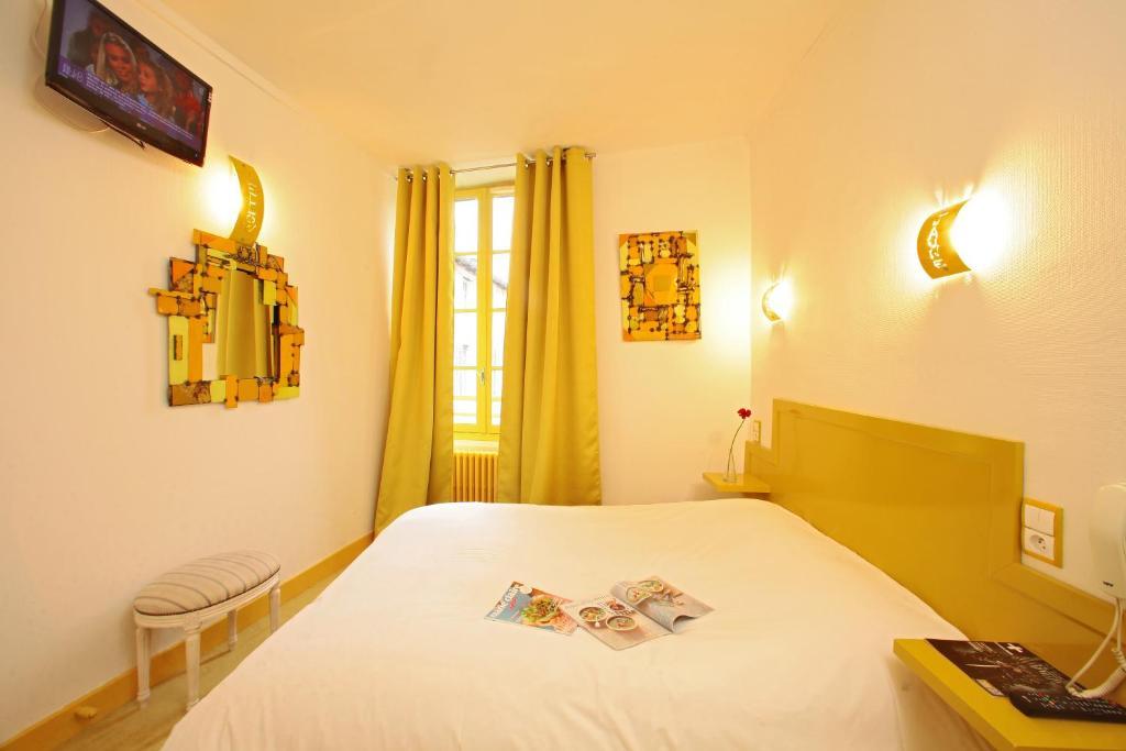 Hotel Le Coin Des Halles Cahors Room photo