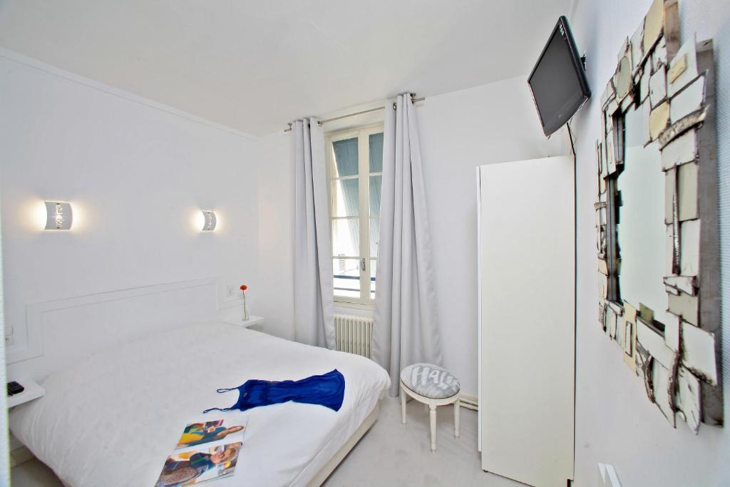 Hotel Le Coin Des Halles Cahors Room photo