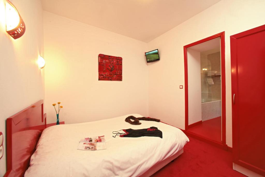 Hotel Le Coin Des Halles Cahors Room photo